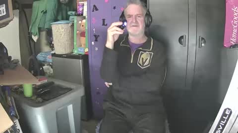 Snapshot of pussy_licker0127 chatting on 12.20.24 Mark online show from 12.20.24