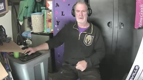 Snapshot of pussy_licker0127 chatting on 12.20.24 Mark online show from 12.20.24