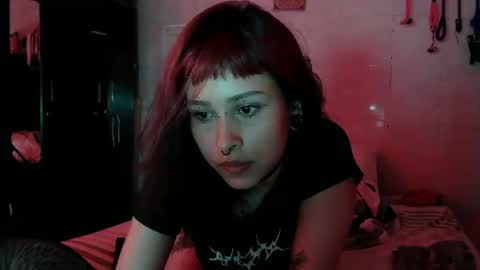 Katiux online show from 10.18.25