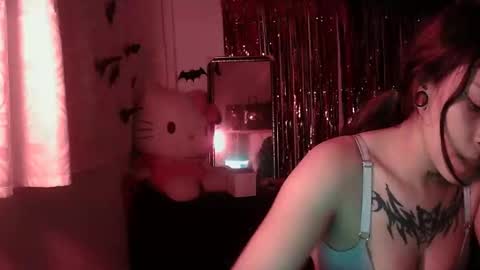 Katiux online show from 10.22.25