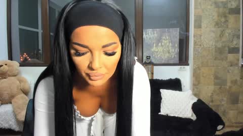 Snapshot of pussydollxx chatting on 02.05.25 Andreea online show from 02.05.25