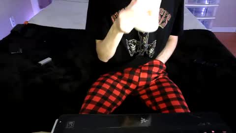 Snapshot of pussylover2182 chatting on 12.10.24 pussylover2182 online show from 12.10.24