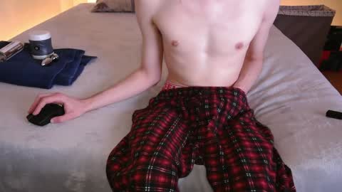 Snapshot of pussylover2182 chatting on 12.21.24 pussylover2182 online show from 12.21.24