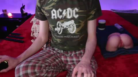 Snapshot of pussylover2182 chatting on 03.05.25 pussylover2182 online show from 03.05.25