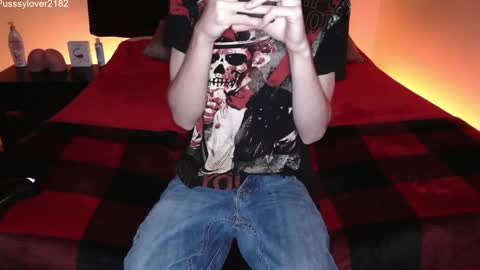 Snapshot of pussylover2182 chatting on 09.24.25 pussylover2182 online show from 09.24.25