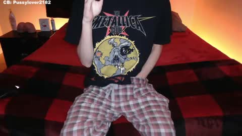 Snapshot of pussylover2182 chatting on 10.09.25 pussylover2182 online show from 10.09.25