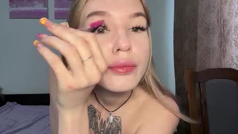 Snapshot of pussymoneywet chatting on 09.15.25 Lina online show from 09.15.25