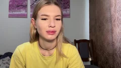 Snapshot of pussymoneywet chatting on 09.20.25 Lina online show from 09.20.25