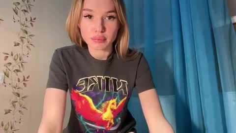 Snapshot of pussymoneywet chatting on 09.24.25 Lina online show from 09.24.25