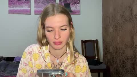 Snapshot of pussymoneywet chatting on 09.26.25 Lina online show from 09.26.25