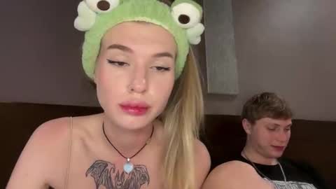 Snapshot of pussymoneywet chatting on 10.17.25 Lina online show from 10.17.25