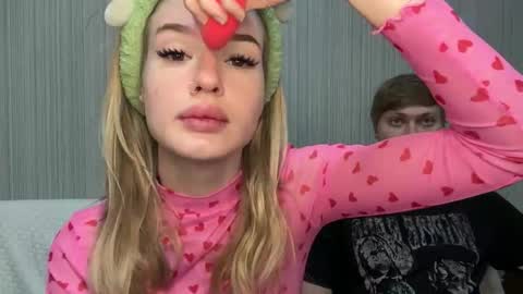 Snapshot of pussymoneywet chatting on 11.10.25 Lina online show from 11.10.25