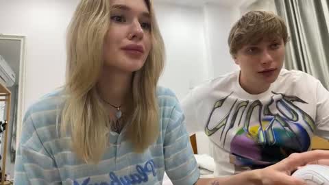 Snapshot of pussymoneywet chatting on 12.01.25 Lina online show from 12.01.25