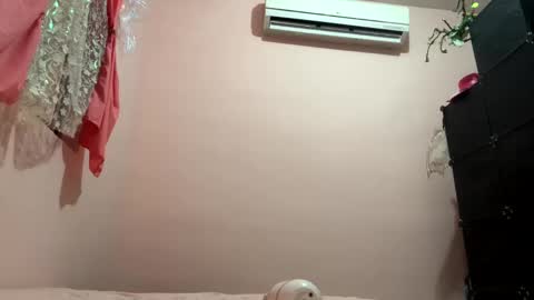 Snapshot of pussypoppinx20 chatting on 12.31.24 Sarah online show from 12.31.24