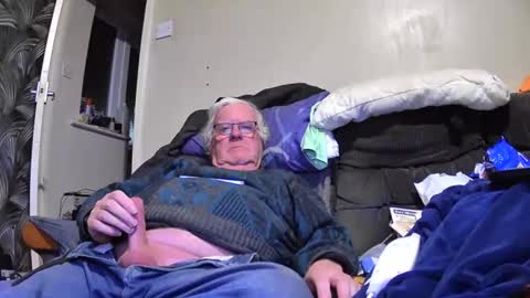 Snapshot of pusyrubber chatting on 01.10.26 Genital sucker online show from 01.10.26