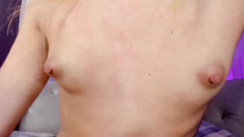 Snapshot of putinna chatting on 02.18.25 Pau Manchita online show from 02.18.25