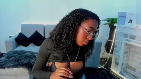 Snapshot of qeen_black2 chatting on 11.28.25 Keyla Queen Black online show from 11.28.25