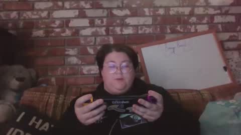 Snapshot of qtbisuccubi chatting on 12.18.25 Br4tty Bunny online show from 12.18.25