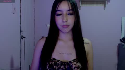 Snapshot of quee_tiana chatting on 09.23.25 your princess online show from 09.23.25