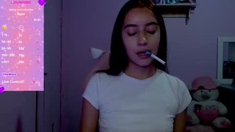 Snapshot of quee_tiana chatting on 10.08.25 your princess online show from 10.08.25