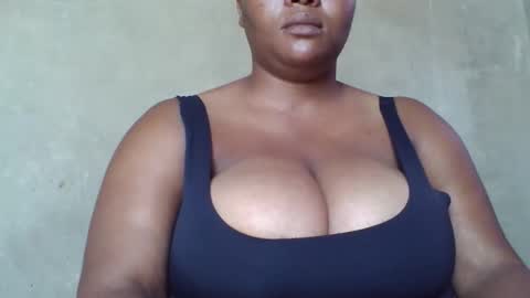 Snapshot of queen2302 chatting on 04.01.26 queen2302 online show from 04.01.26