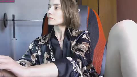 Snapshot of queen4565 chatting on 03.11.25 Lola online show from 03.11.25