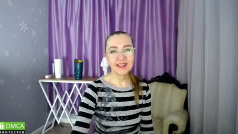 Snapshot of queen_a_n_i chatting on 03.08.25 A N I Ill be here on December 1st online show from 03.08.25