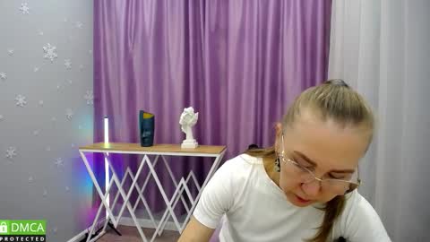 Snapshot of queen_a_n_i chatting on 09.19.25 A N I Ill be here on December 1st online show from 09.19.25