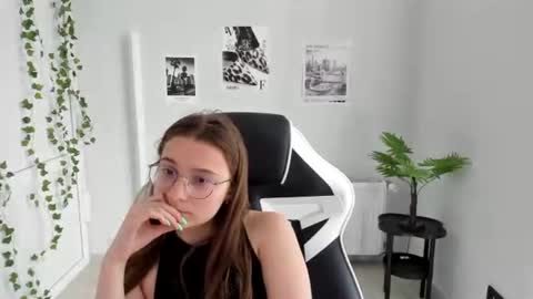 Amelie online show from 06.19.26