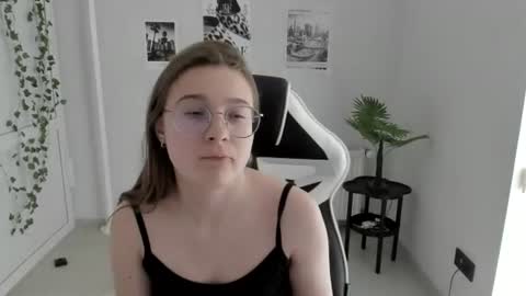 Amelie online show from 06.24.26