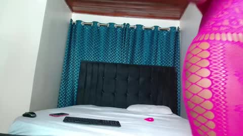 Queen armani online show from 02.28.25