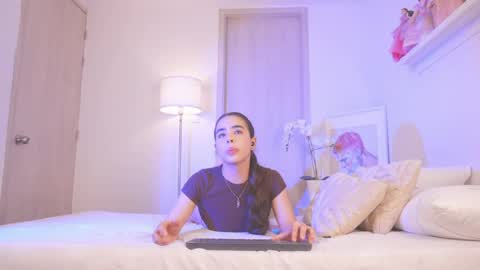 Snapshot of queen_baby02 chatting on 04.12.26 Sofia online show from 04.12.26