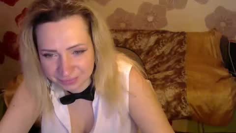 Snapshot of queen_daenerys chatting on 12.15.24 Queen Daenerys online show from 12.15.24