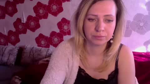 Snapshot of queen_daenerys chatting on 02.13.25 Queen Daenerys online show from 02.13.25