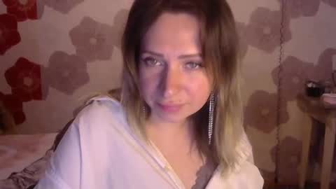 Snapshot of queen_daenerys chatting on 09.27.25 Queen Daenerys online show from 09.27.25