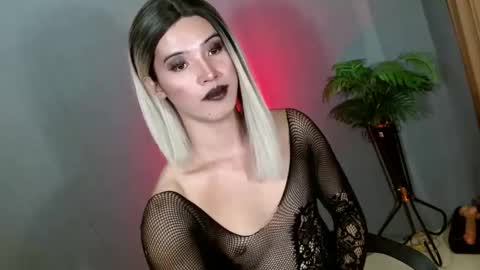 Snapshot of queen_kendalx19 chatting on 02.19.25 Kendal online here from 6am-3pm philippine time online show from 02.19.25