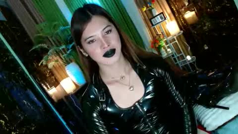 Snapshot of queen_kendalx19 chatting on 10.16.25 Kendal online here from 6am-3pm philippine time online show from 10.16.25
