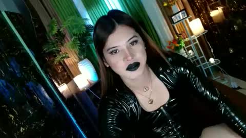 Snapshot of queen_kendalx19 chatting on 10.16.25 Kendal online here from 6am-3pm philippine time online show from 10.16.25