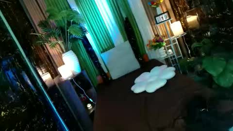 Snapshot of queen_kendalx19 chatting on 10.19.25 Kendal online here from 6am-3pm philippine time online show from 10.19.25