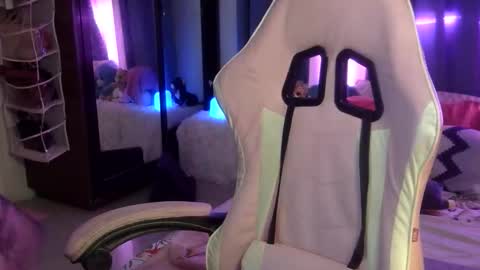 Snapshot of queen_kur chatting on 09.13.25 QueenHennessy online show from 09.13.25