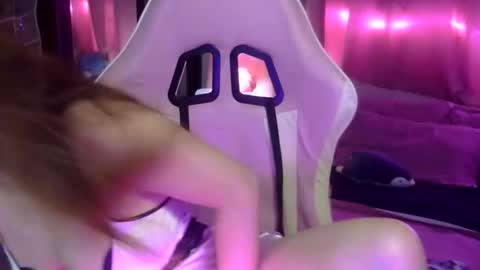 Snapshot of queen_kur chatting on 11.05.25 QueenHennessy online show from 11.05.25