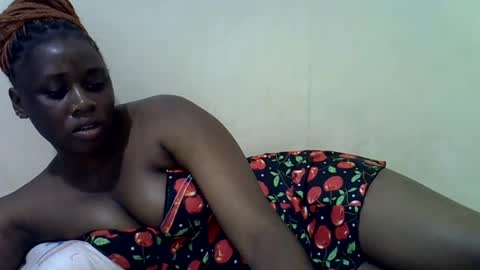 Snapshot of queen_leilla chatting on 06.12.26 queen_leilla online show from 06.12.26