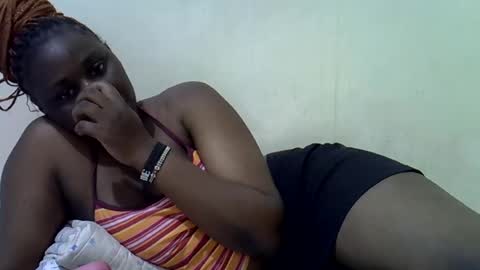 Snapshot of queen_leilla chatting on 06.15.26 queen_leilla online show from 06.15.26