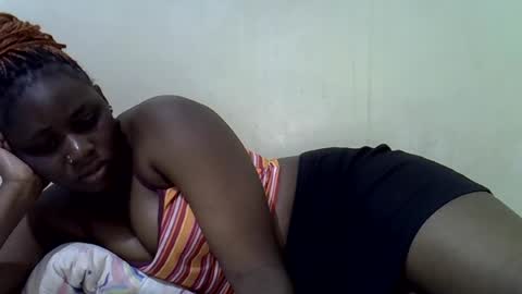 Snapshot of queen_leilla chatting on 06.16.26 queen_leilla online show from 06.16.26