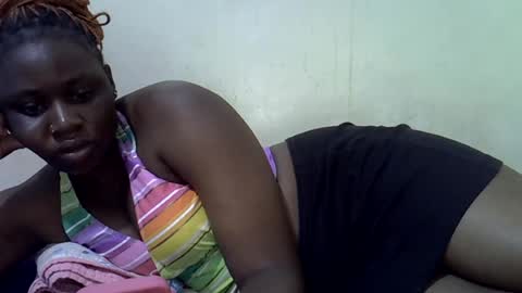 Snapshot of queen_leilla chatting on 06.17.26 queen_leilla online show from 06.17.26