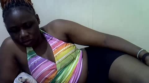 Snapshot of queen_leilla chatting on 06.18.26 queen_leilla online show from 06.18.26