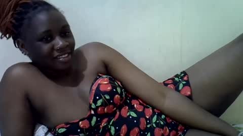 Snapshot of queen_leilla chatting on 06.25.26 queen_leilla online show from 06.25.26