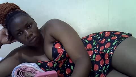 Snapshot of queen_leilla chatting on 06.30.26 queen_leilla online show from 06.30.26