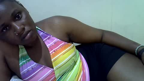 Snapshot of queen_leilla chatting on 07.25.26 queen_leilla online show from 07.25.26