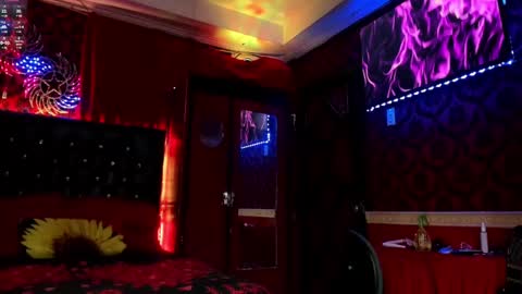 Snapshot of queen_lily chatting on 02.23.25 Lily online show from 02.23.25